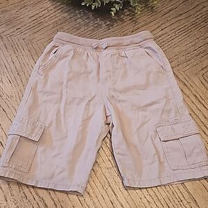 Tan cargo Shorts size 7 100 percent cotton